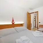 Maison Le Cré 3 * Introd
