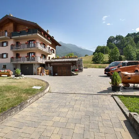 Maison Le Cré 3 * Introd