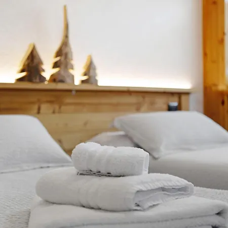 Maison Le Cré 3 * Introd