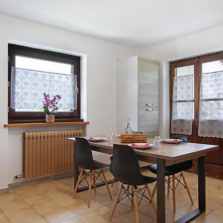 Maison Le Cre 3 * Introd